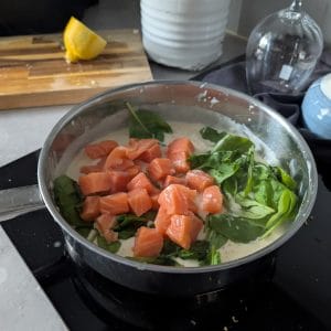 Krämig laxpasta spenat lax