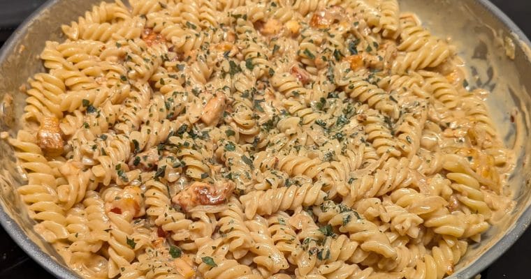 Krämig halloumipasta med hemlig umami-ingrediens