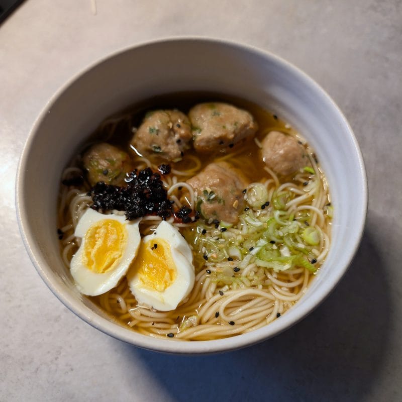 kycklingköttbullar misosoppa